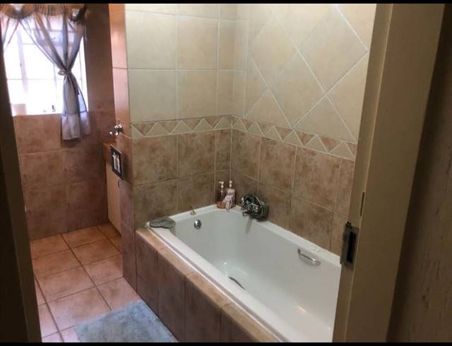 3 BEDROOM APARTMENT FOR SALE IN GLEN MARAIS